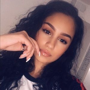 Meet your Posher, Valeria